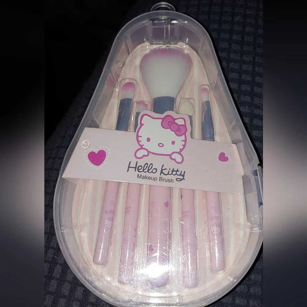 🆕Hello Kitty Make-up Brush Set.